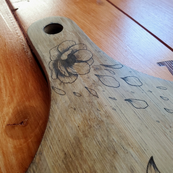 Hummingbird Artisan Floral🌸 Hand Crafted✋ Bamboo Cutting/Serving Paddle - Picture 3 of 5